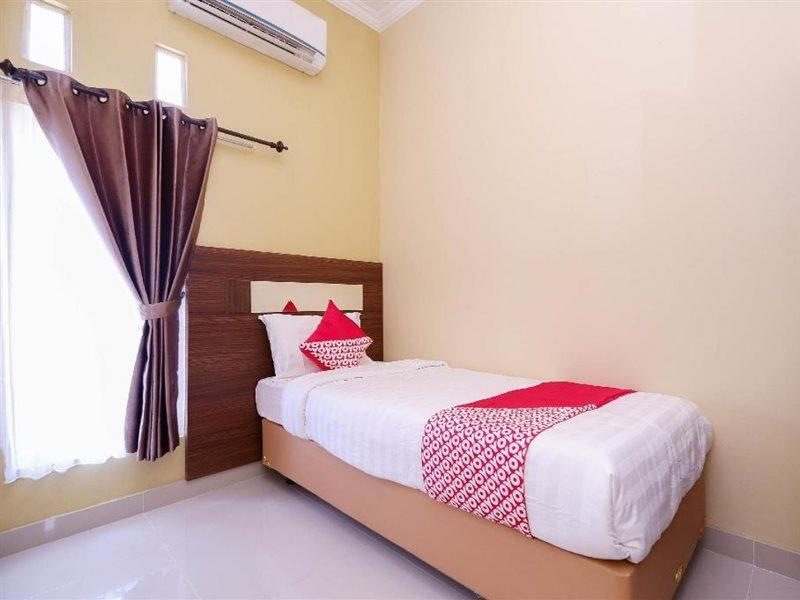 Super Oyo 1506 Shabrina 2 Syariah Hotel Surakarta  Luaran gambar