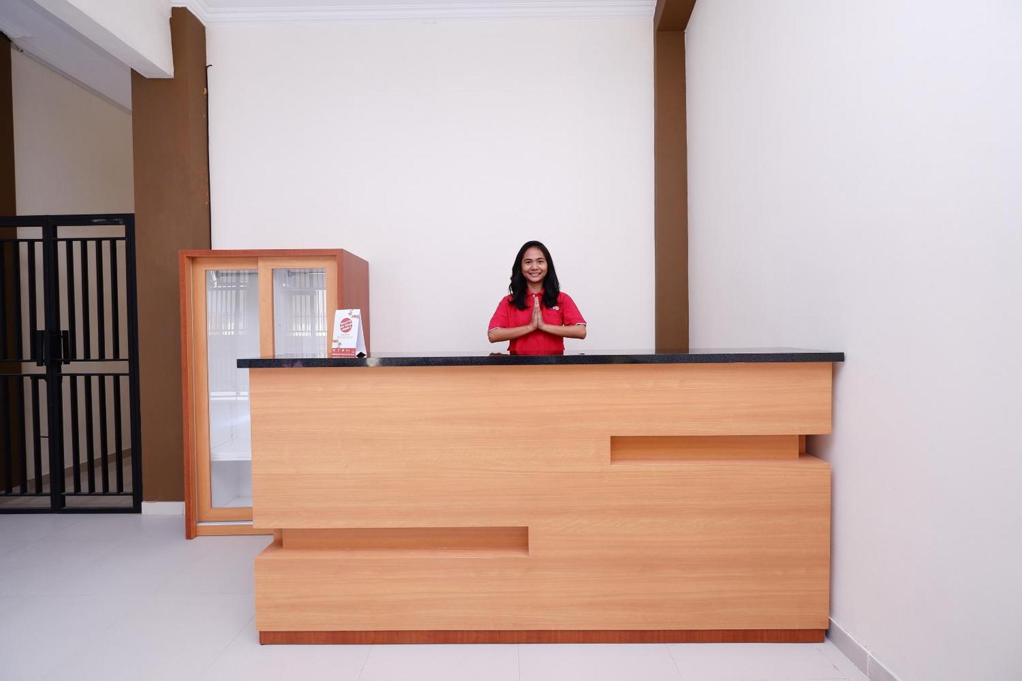 Super Oyo 1506 Shabrina 2 Syariah Hotel Surakarta  Luaran gambar