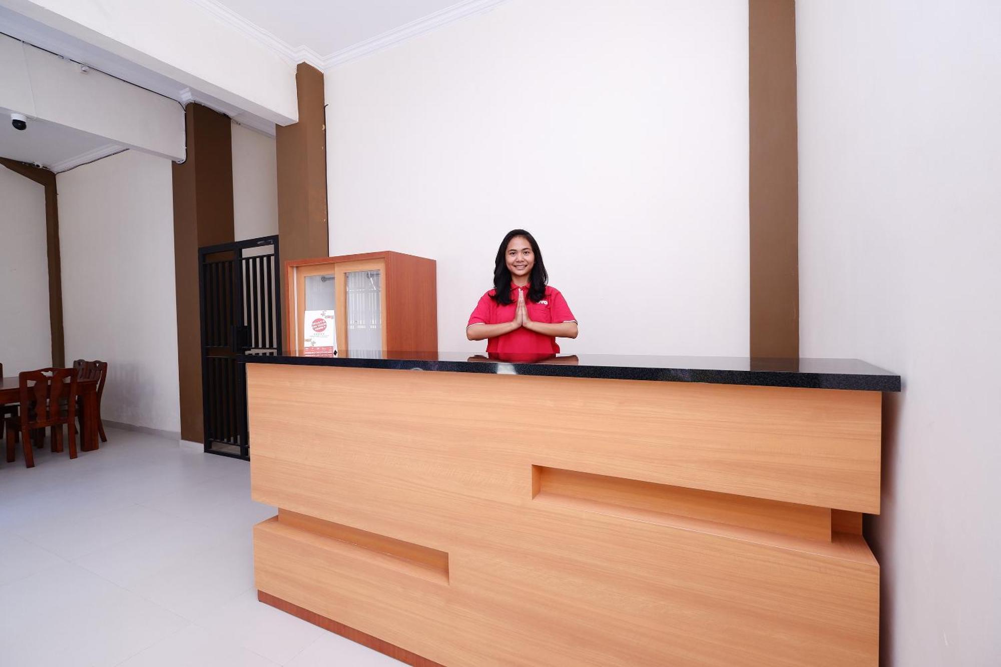 Super Oyo 1506 Shabrina 2 Syariah Hotel Surakarta  Luaran gambar