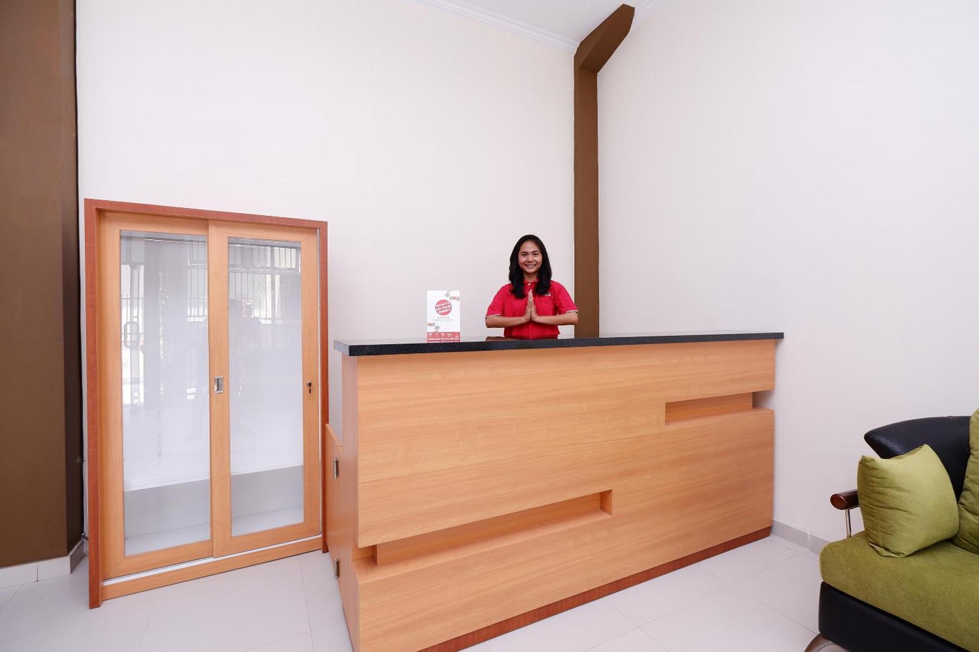 Super Oyo 1506 Shabrina 2 Syariah Hotel Surakarta  Luaran gambar